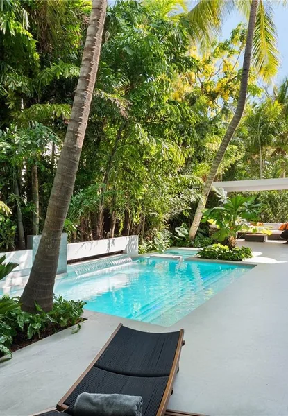 3230 Crystal Ct, Miami